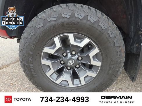 Used 2021 Toyota Tacoma TRD Off-Road w/ Technology Package AWD/4WD image 13