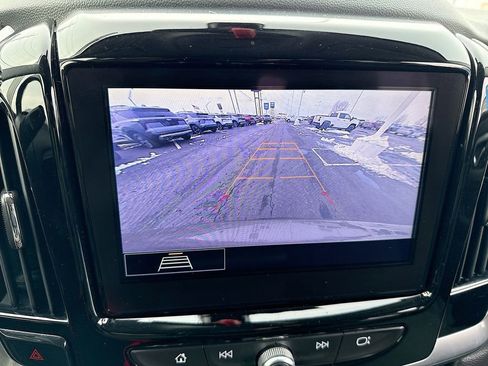 Used 2020 Chevrolet Traverse LT image 17