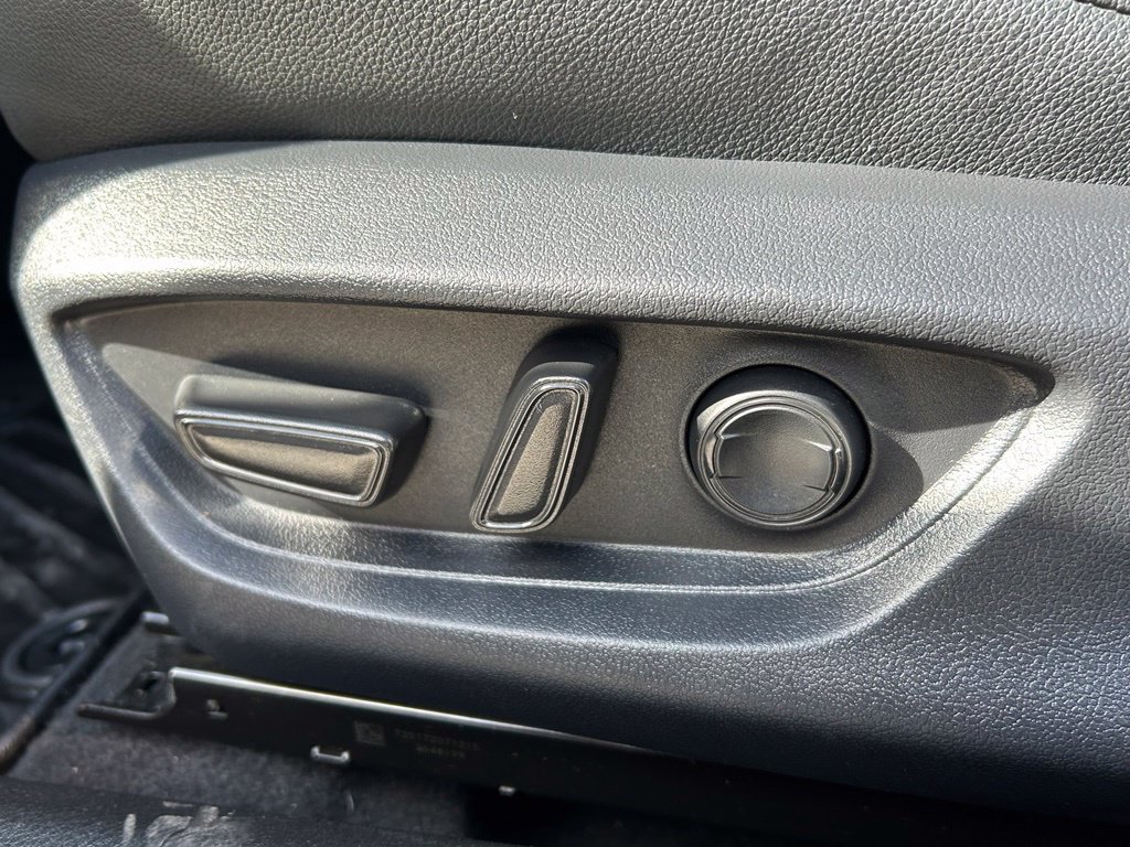 Used 2025 Toyota Camry SE FWD image 16