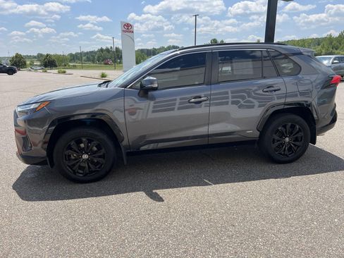 Used 2022 Toyota RAV4 SE AWD/4WD image 5