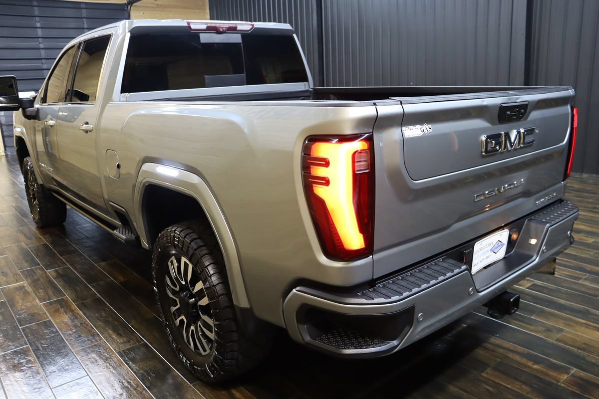 Used 2024 GMC Sierra 2500 Denali Ultimate AWD/4WD image 3