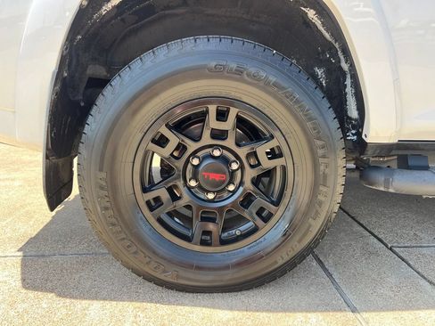 Used 2020 Toyota 4Runner SR5 Premium RWD image 16