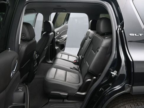 Used 2023 GMC Acadia SLT image 13