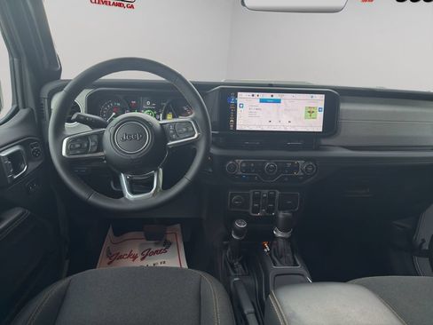 Used 2024 Jeep Wrangler Unlimited Sahara w/ Technology Group AWD/4WD image 19