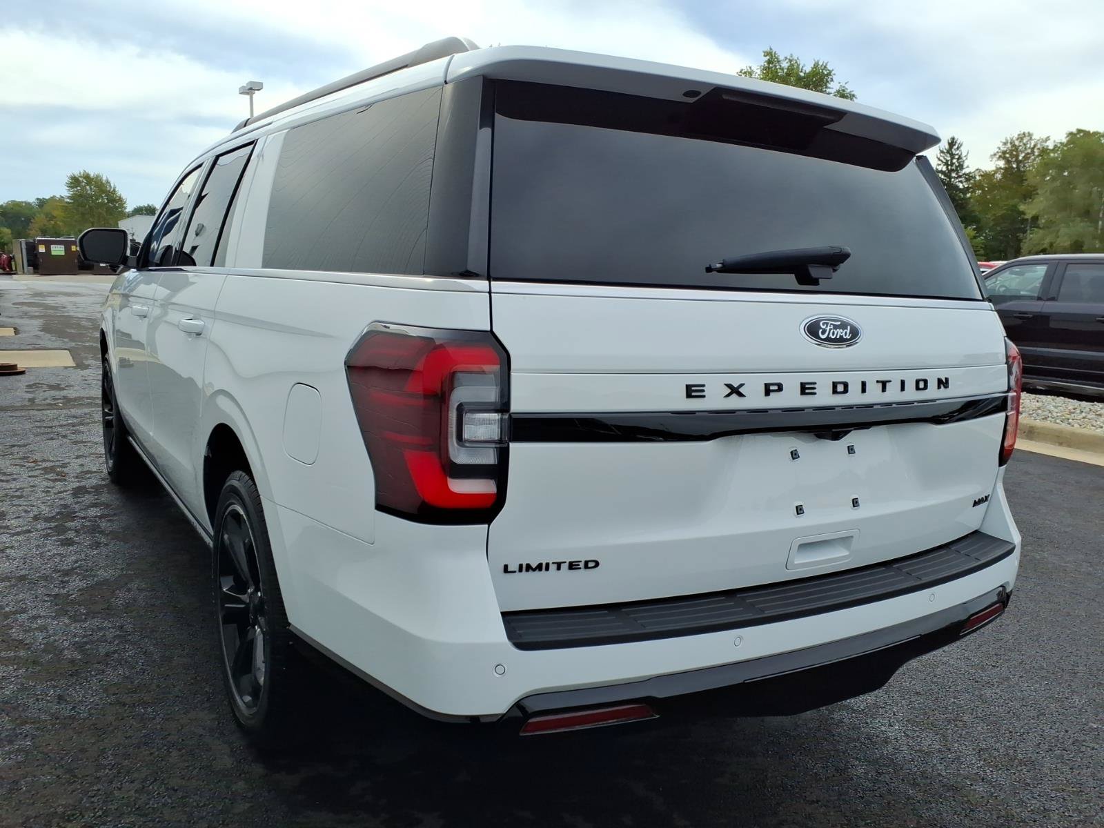 Used 2024 Ford Expedition Max Limited AWD/4WD image 4