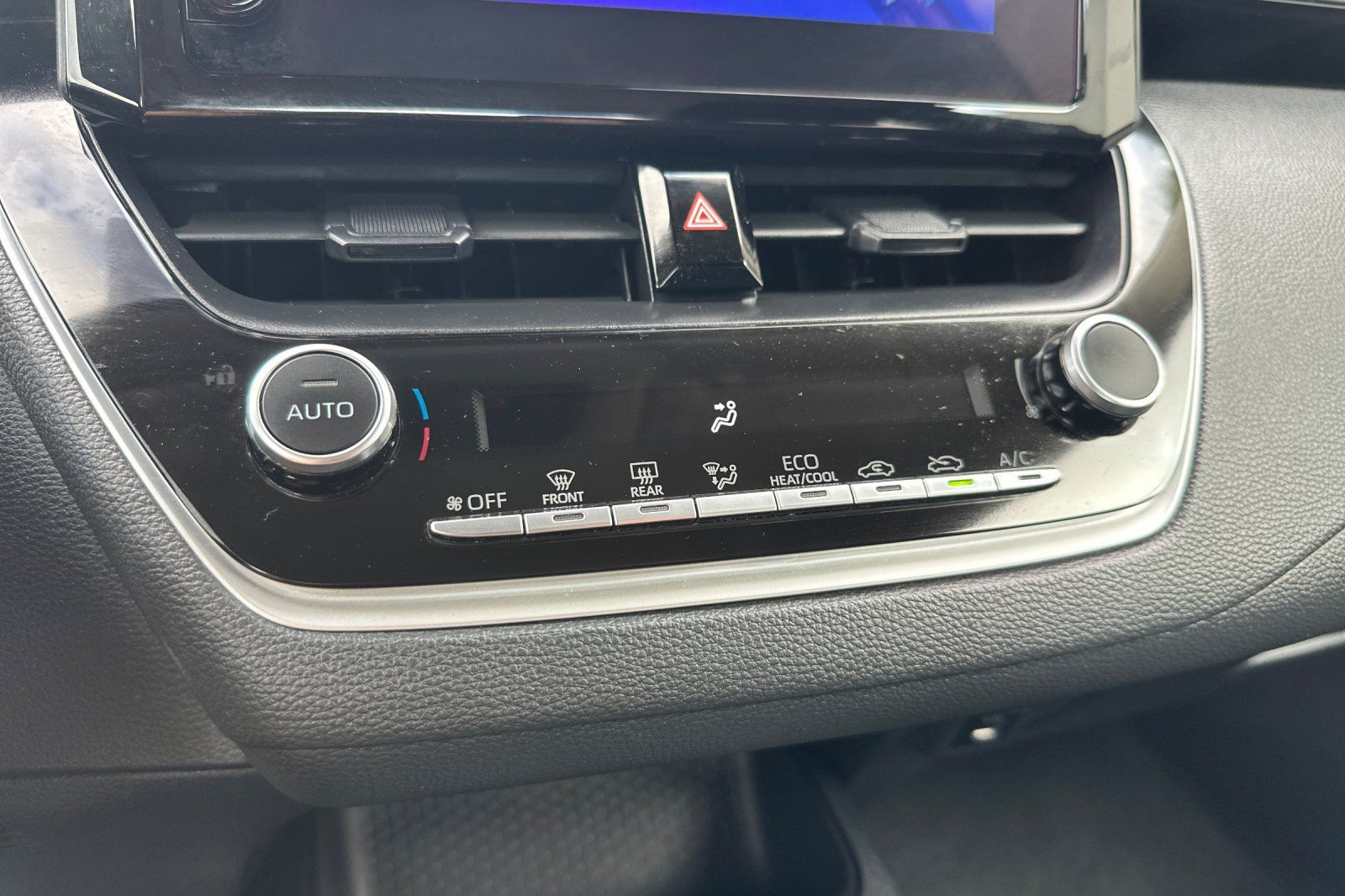 Used 2024 Toyota Corolla LE FWD image 27