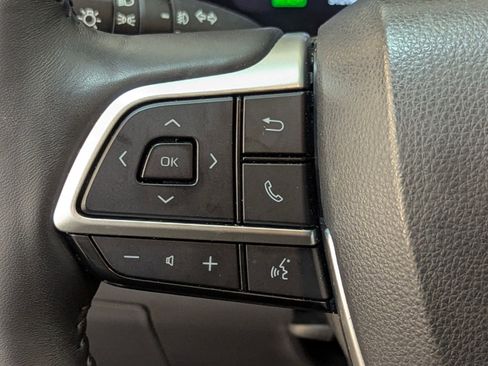 Used 2024 Toyota Highlander Limited image 15