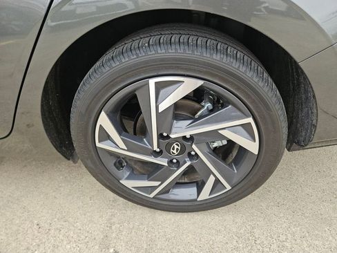 Used 2025 Hyundai Elantra SEL image 27