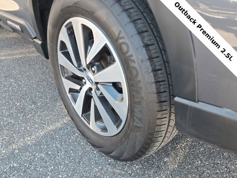 Used 2023 Subaru Outback Premium image 11