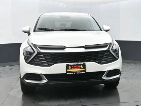 Used 2024 Kia Sportage LX image 3