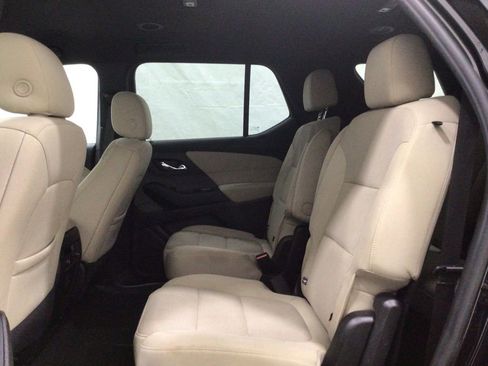 Used 2023 Chevrolet Traverse LT image 16