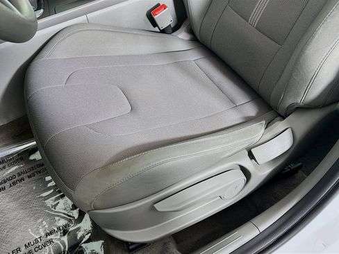 Used 2024 Hyundai Elantra SE FWD image 18