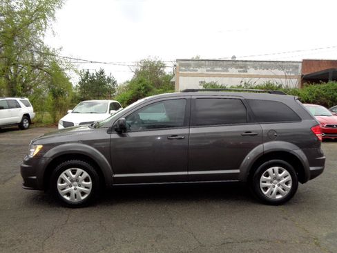 Used 2018 Dodge Journey SE image 8