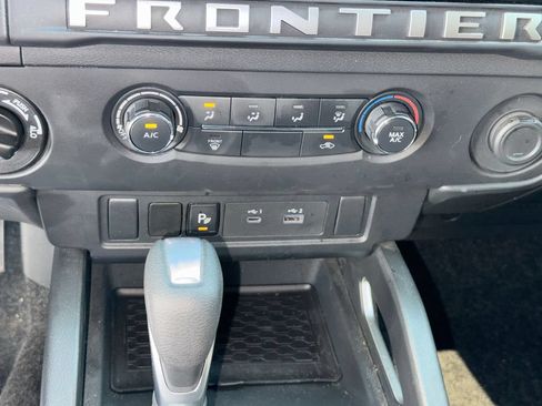 Used 2025 Nissan Frontier SV AWD/4WD image 25