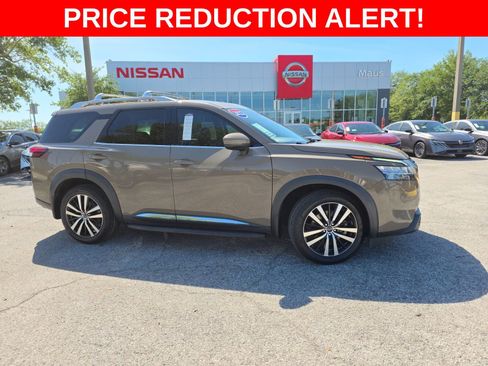 Certified 2023 Nissan Pathfinder Platinum w/ Cargo Package AWD/4WD image 1