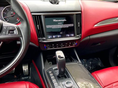 Used 2021 Maserati Levante Trofeo AWD/4WD image 7