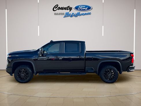Used 2025 Chevrolet Silverado 2500 LT w/ Trail Boss Package AWD/4WD image 3