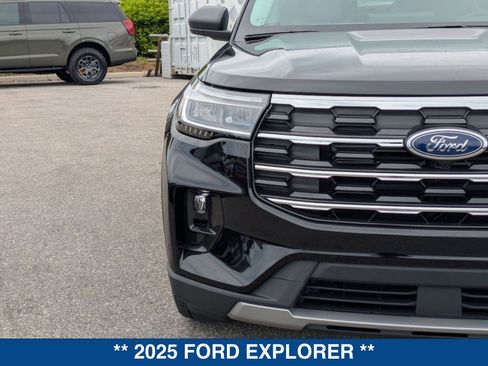 New 2025 Ford Explorer Active w/ Active Comfort Package image 10