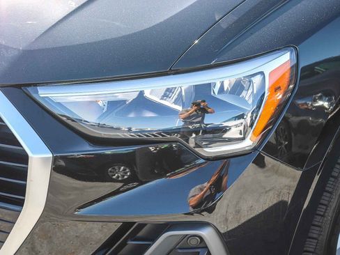 Used 2022 Audi Q3 2.0T Premium w/ Convenience Package image 5