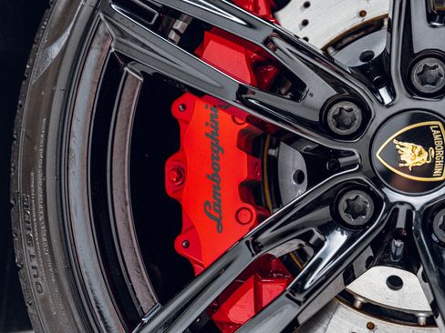 Used 2021 Lamborghini Huracan EVO RWD image 24