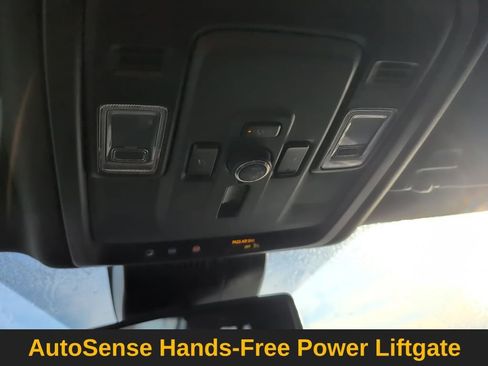 Used 2025 GMC Yukon XL Denali image 22