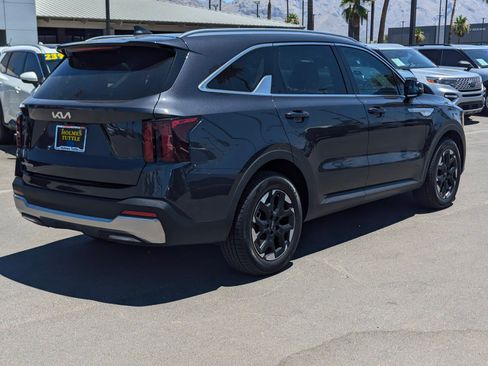 Used 2025 Kia Sorento S w/ Panoramic Sunroof Package FWD image 2