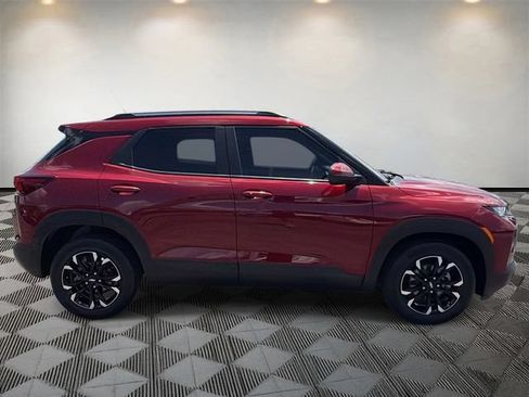 Used 2022 Chevrolet TrailBlazer LT w/ Confidence II Package FWD image 4