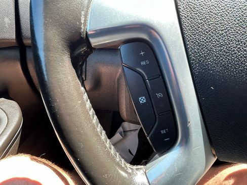 Used 2017 Chevrolet Traverse LT w/ Style and Technology Package FWD image 19