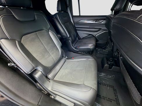 Used 2022 Jeep Grand Cherokee L Laredo AWD/4WD image 14