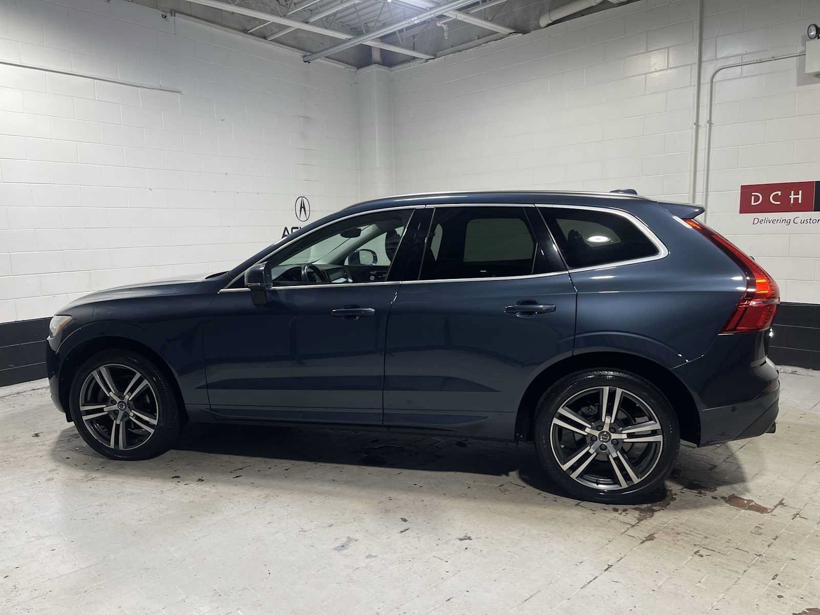 Used 2018 Volvo XC60 T5 Momentum w/ Vision Package AWD/4WD image 3