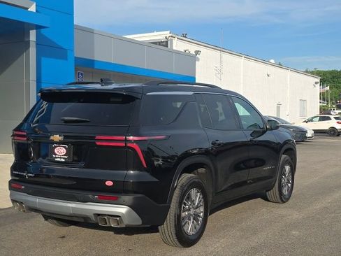 Used 2026 Chevrolet Traverse LT AWD/4WD image 7