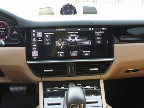 Used 2021 Porsche Cayenne image 17