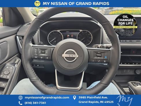 Used 2024 Nissan Rogue SV w/ SV Premium Package AWD/4WD image 15