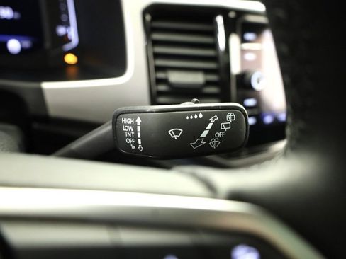 Used 2020 Volkswagen Atlas Cross Sport SEL Premium image 28