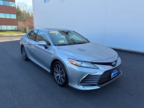 Used 2023 Toyota Camry XLE w/ Navigation Package FWD image 3