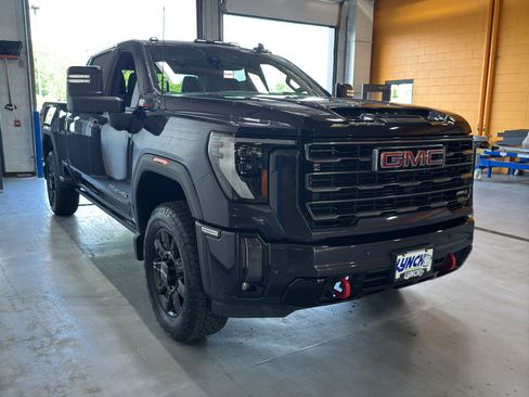 Used 2024 GMC Sierra 2500 AT4 w/ AT4 Premium Plus Package AWD/4WD image 7