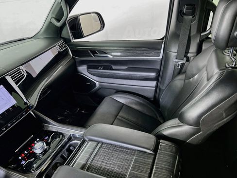Used 2022 Jeep Wagoneer Series III w/ Rear Seat Video Group 1 AWD/4WD image 24