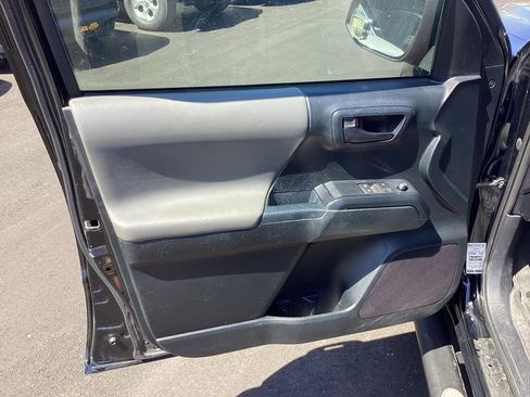 Used 2016 Toyota Tacoma SR w/ SR Convenience Package image 14