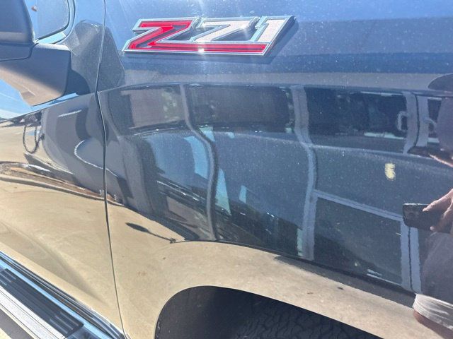 Used 2023 Chevrolet Silverado 1500 LTZ AWD/4WD image 5