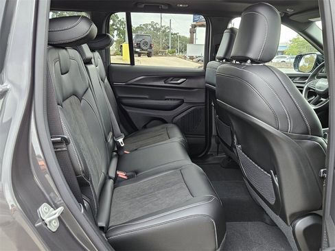 New 2025 Jeep Grand Cherokee Altitude image 14
