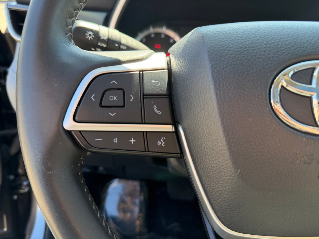 Used 2024 Toyota Highlander XLE AWD/4WD image 15