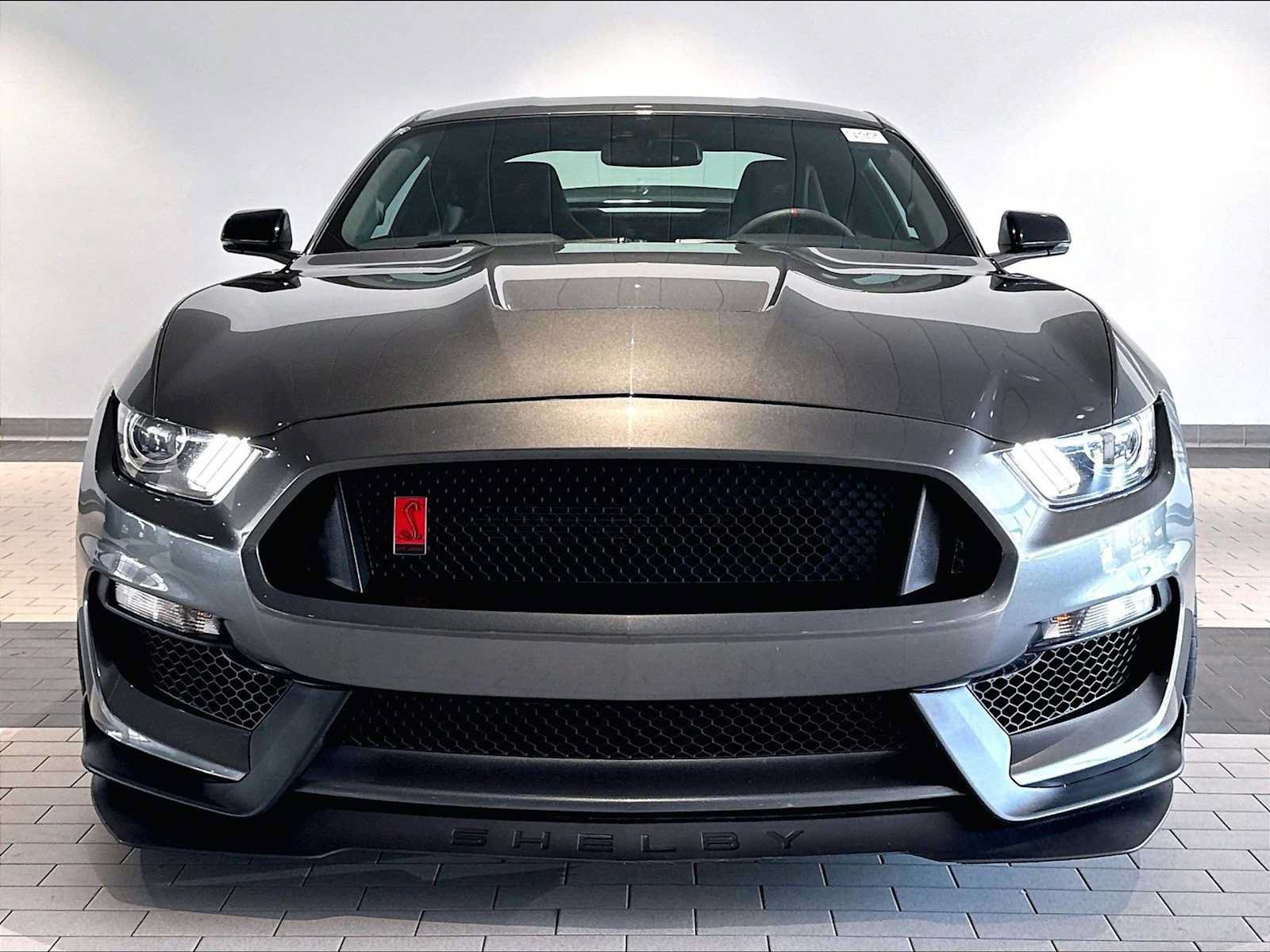 Used 2018 Ford Mustang Shelby GT350R w/ GT350R Equipment Group 920A RWD image 14