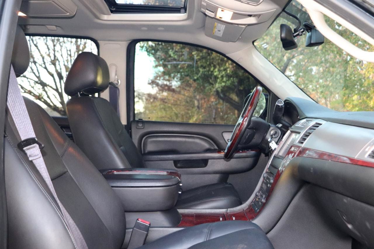Used 2014 Cadillac Escalade ESV Premium AWD/4WD image 21