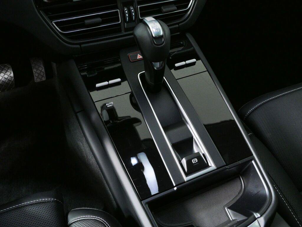 Certified 2026 Porsche Macan GTS AWD/4WD image 20