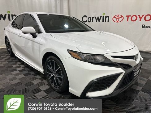 Used 2023 Toyota Camry SE image 1