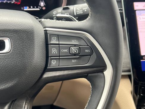 Used 2023 Jeep Grand Cherokee L Limited w/ Luxury Tech Group II AWD/4WD image 20