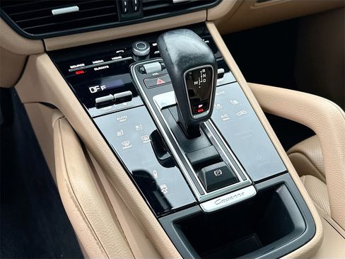 Used 2021 Porsche Cayenne Coupe image 17