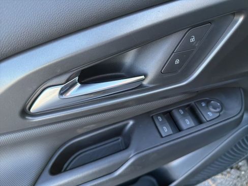 New 2026 Chevrolet Equinox EV LT image 19