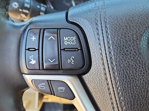 Used 2015 Toyota Highlander Limited Platinum AWD/4WD image 17