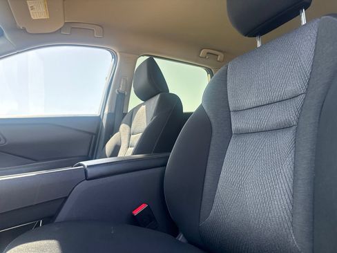 Certified 2025 Nissan Rogue SV FWD image 37